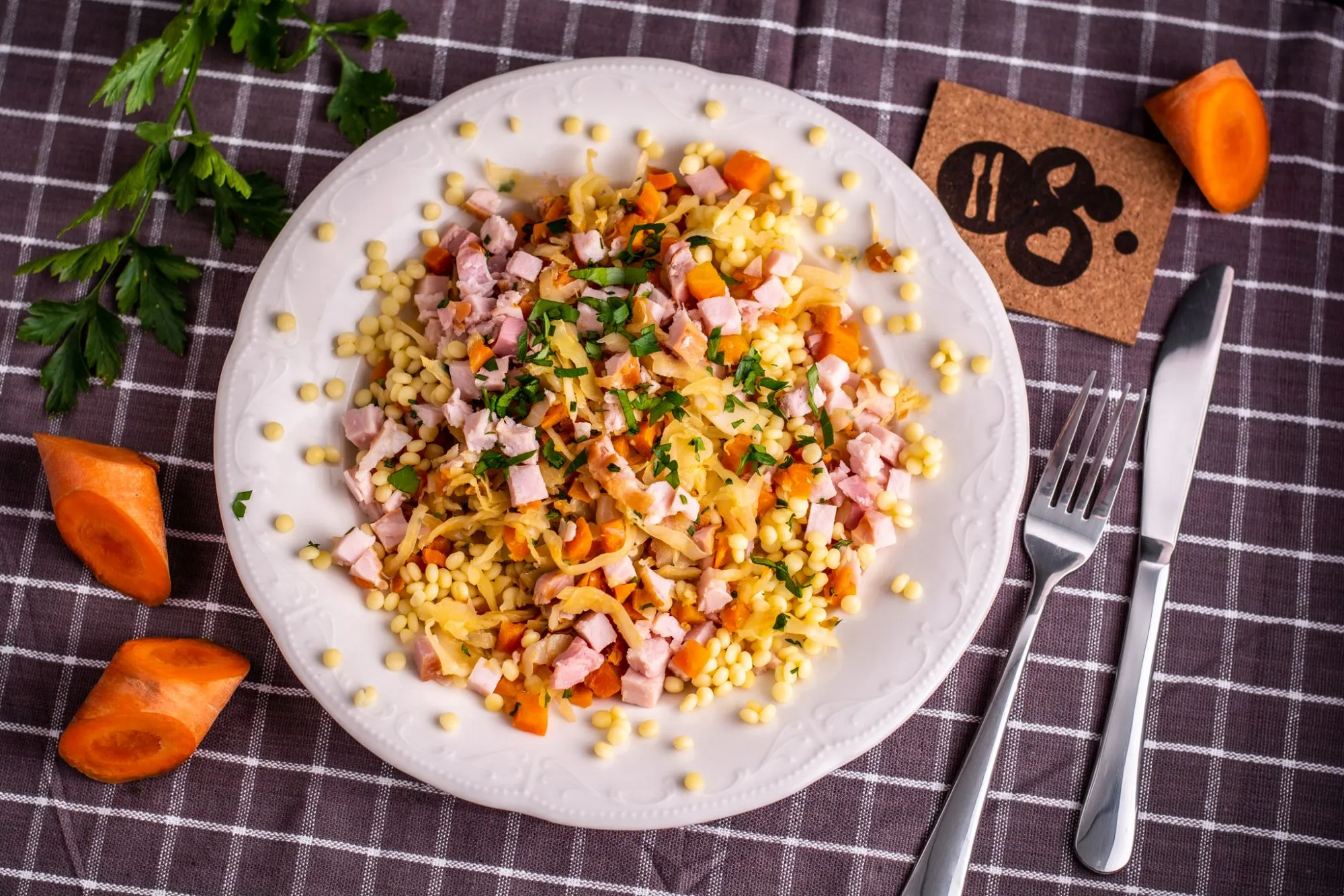Tarhonya salad with vegetables and smoked meat