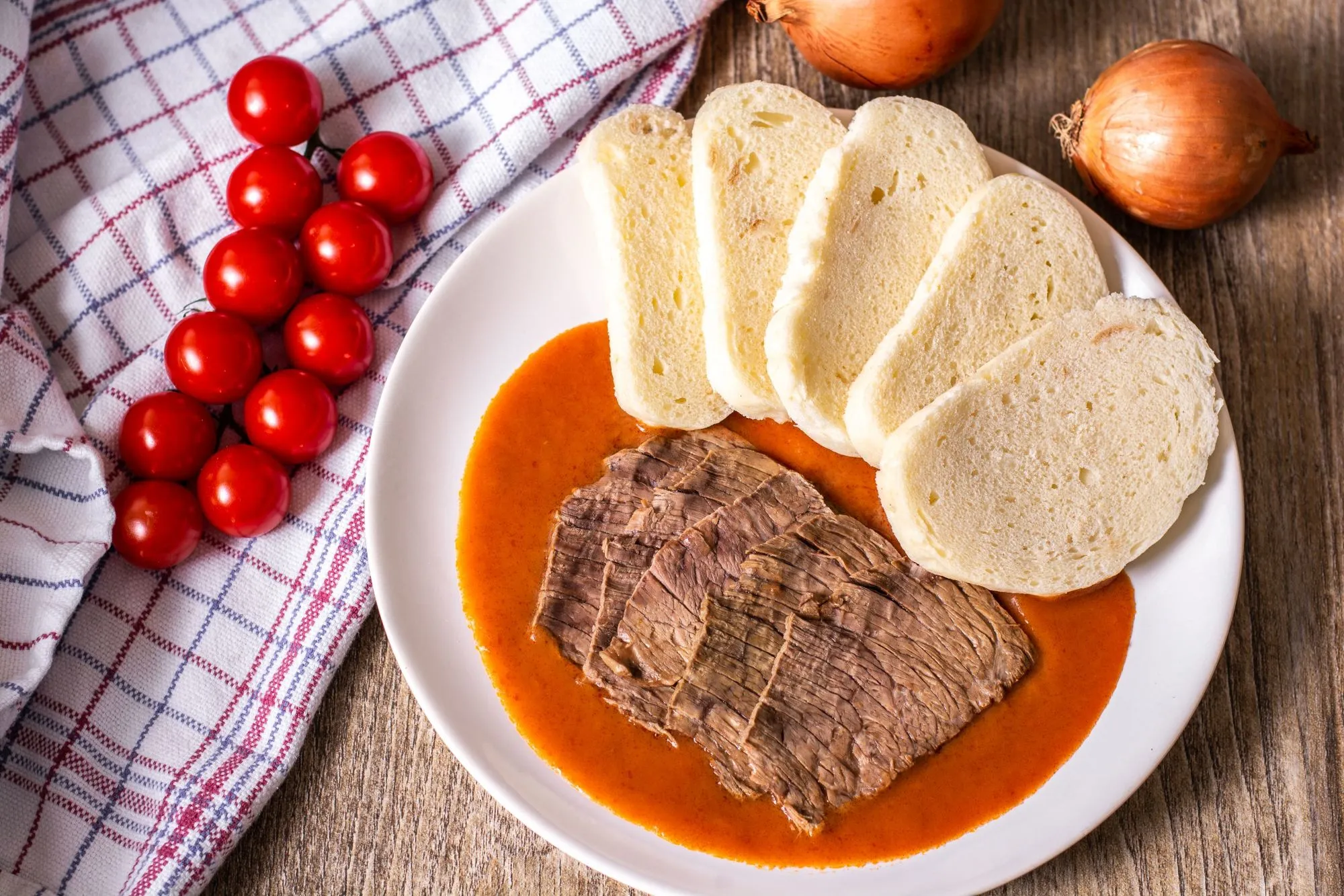 Tomato sauce with dumplings
